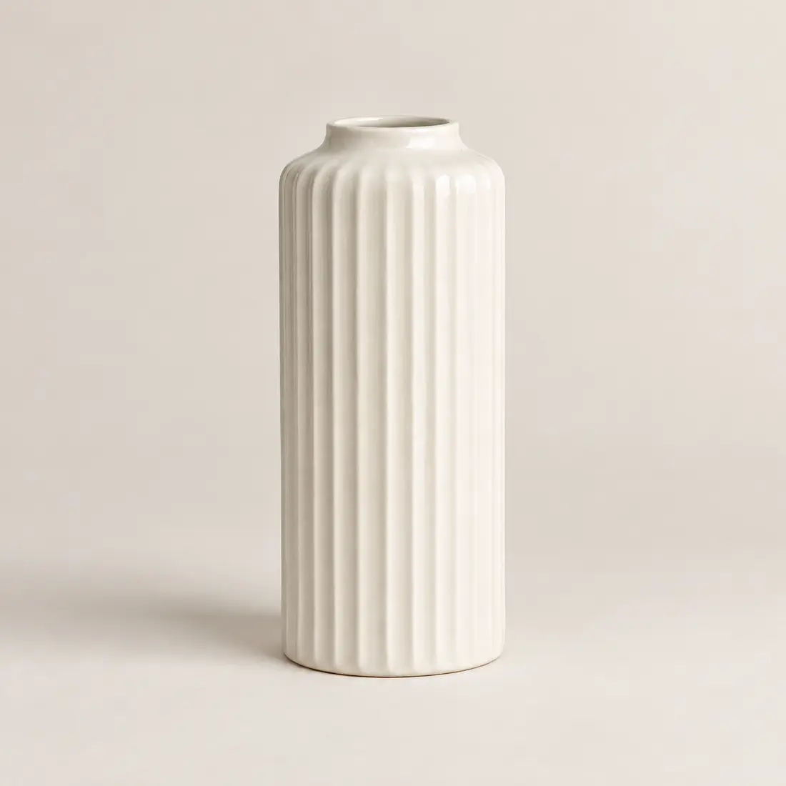 Column Bud Vase in Chalk white